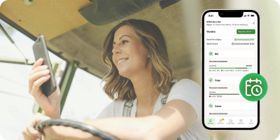 Agriculteur consultant l'application Maison Sources